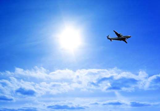 飛機(jī)在天空