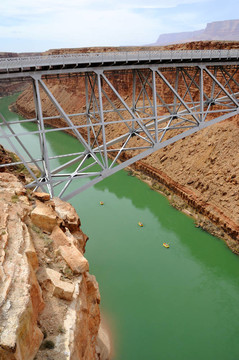 納瓦霍橋渡大理石峽谷和Rafters Below