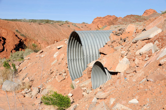 在莫哈維沙漠洗Culvert