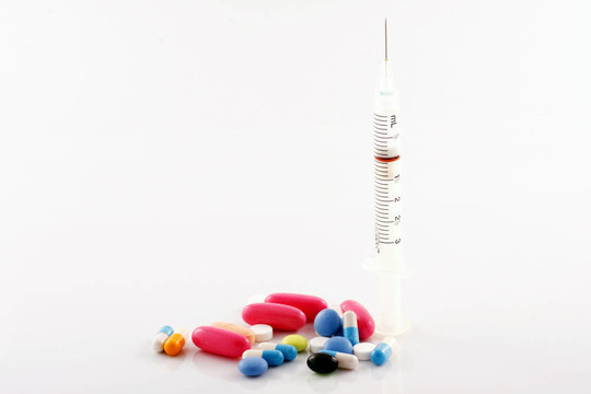 醫(yī)用注射器和藥丸