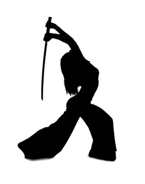 女人用日本刀剪影