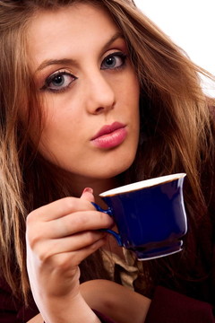 魅力的女商人與咖啡杯