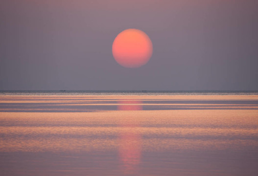海上日出