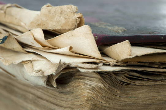 舊破舊的書