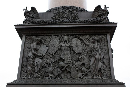 alexandrijskiy列在宮殿廣場(chǎng)體現(xiàn)標(biāo)志在第十九世紀(jì)在俄羅斯的權(quán)力和權(quán)威