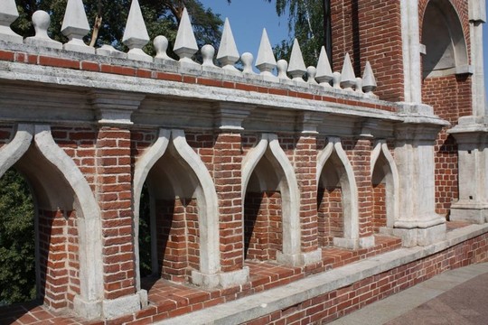察里津?qū)m殿和公園在莫斯科南部的集合；由凱瑟琳皇后為基礎(chǔ)