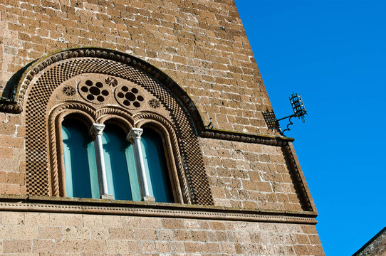 的隊(duì)長宮殿的窗戶；Orvieto