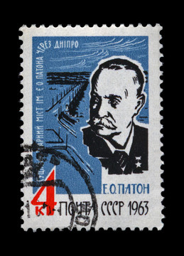 USSR -大約1963：郵票印刷在USSR；顯示著名的橋在基輔第聶伯河河（烏克蘭）命名的Evgen