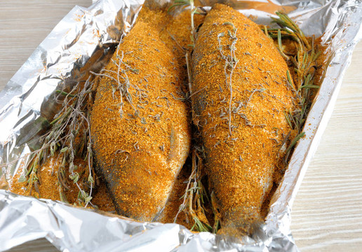 用香料和藥草制成的鯡魚(yú)
