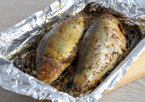 用香料和藥草制成的鯡魚(yú)