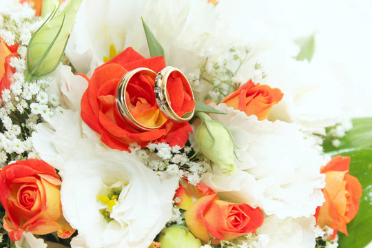 結(jié)婚戒指和鮮花