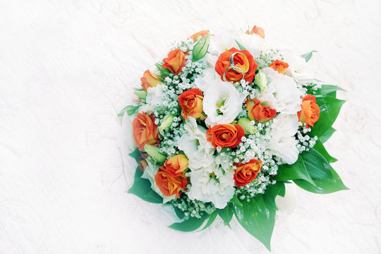 結(jié)婚戒指和花