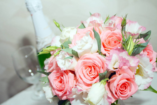 結(jié)婚戒指和鮮花