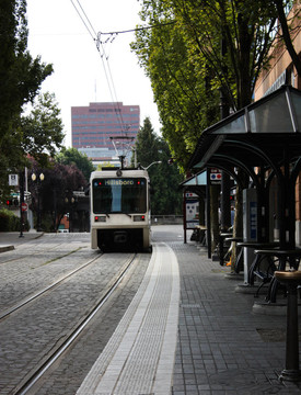 城市公交車到達