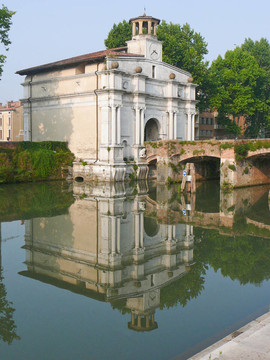 Padua；意大利