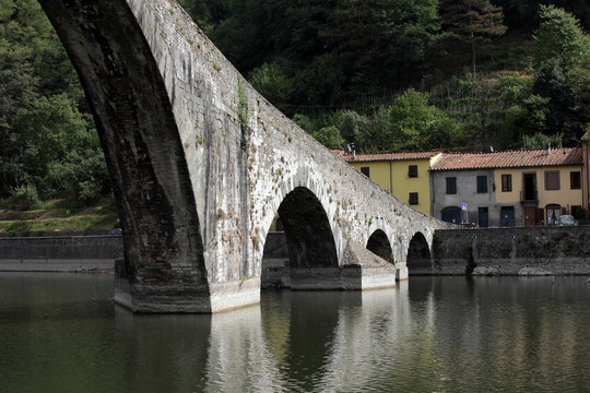 Ponte della Maddalena在Serchio。托斯卡納。惡魔之橋