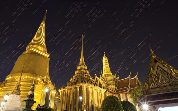煙花在Wat Phra Kaeo（泰國皇家宮殿）