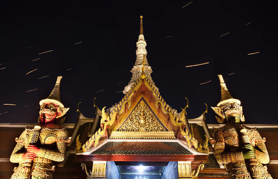 煙花在Wat Phra Kaeo（泰國皇家宮殿）