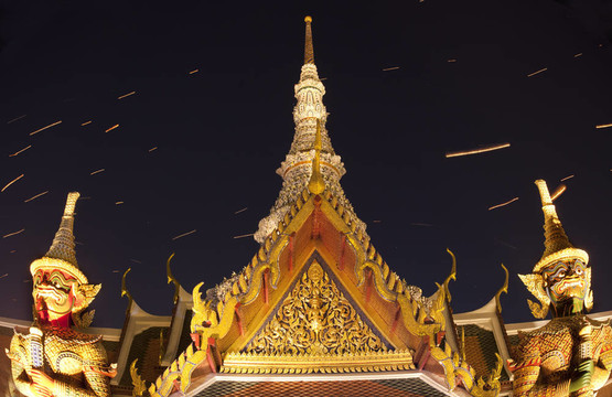 煙花在Wat Phra Kaeo（泰國(guó)皇家宮殿）