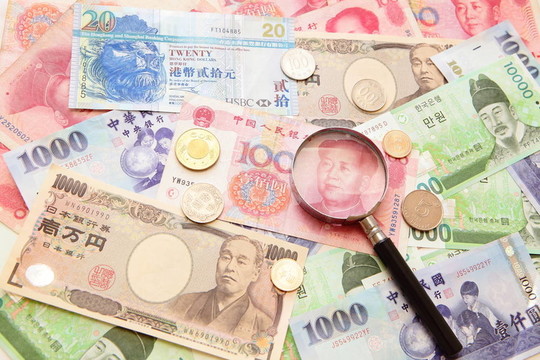 亚洲货币；放大镜和背景（包括亚洲货币韩元；台湾元；中国货币元；香港美元；日元）