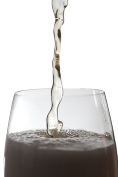 啤酒杯。
