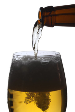 啤酒杯。
