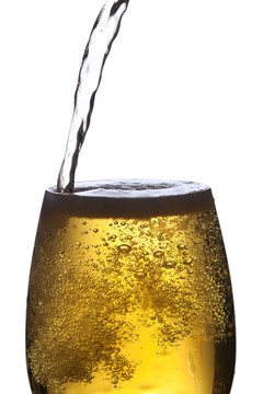 啤酒杯。
