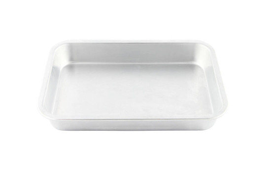 白色背景的不銹鋼矩形食品板。
