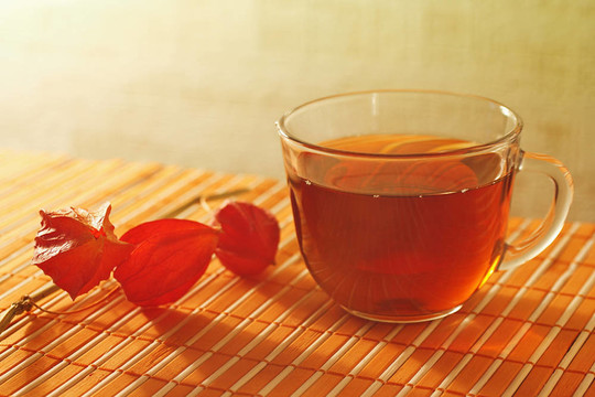 杯上竹桌布仍然生活茶和酸漿