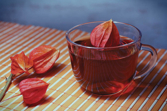 杯上竹桌布仍然生活茶和酸漿