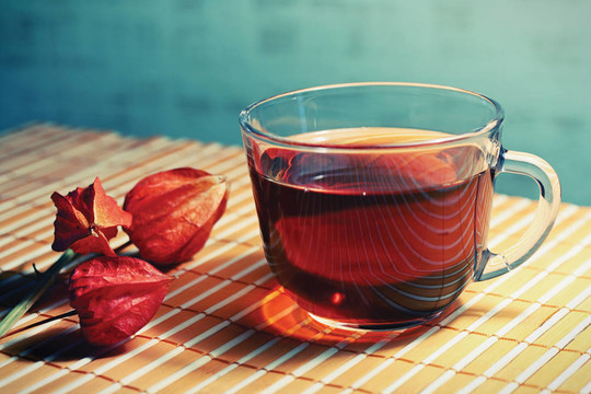 杯上竹桌布仍然生活茶和酸漿