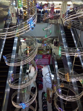 商場(chǎng)內(nèi)景