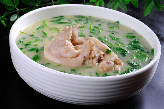 耙豌豆蹄花湯