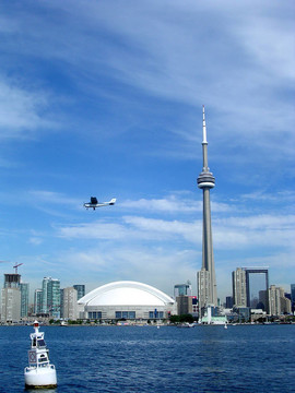 多倫多市區(qū)上空的2004湖飛機(jī)