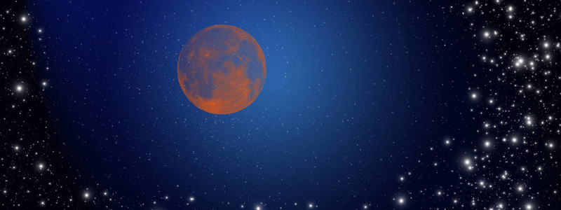 夜空中的紅月