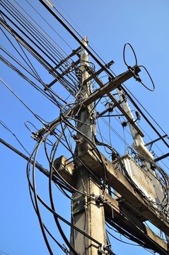 凌亂的電線