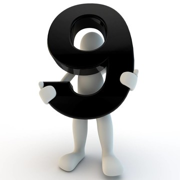 3D人物持有黑色號碼9；小人物