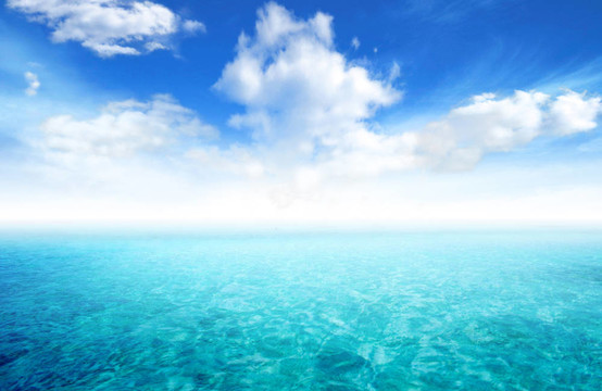 美麗的海景與藍(lán)天白云的背景