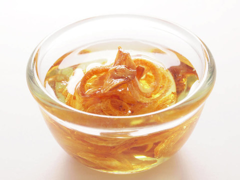 靠近金蔥油