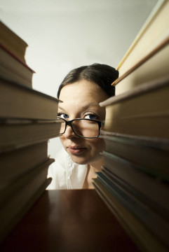 女孩偷看的書