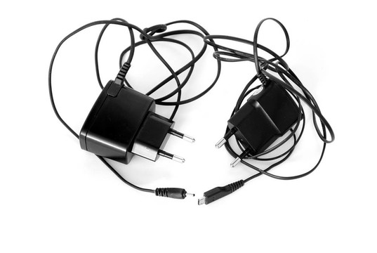兩種不同類型插頭的電池充電器