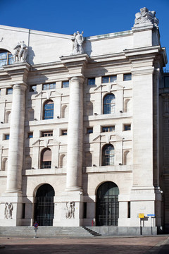 Palazzo della Borsa。戲劇性的天空交換建筑；米蘭