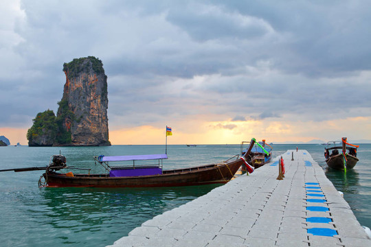 海上船