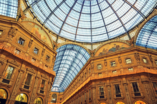 商業(yè)街廊購(gòu)物中心Vittorio Emanuele II。