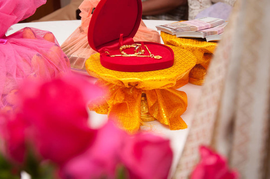 泰國(guó)佛教的結(jié)婚禮物