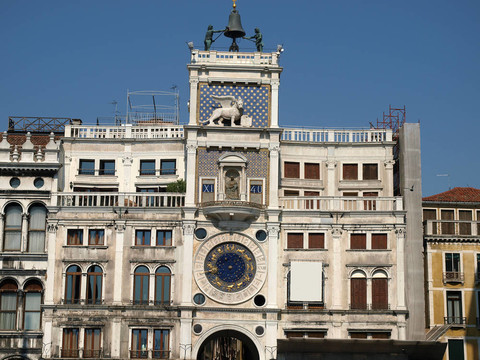 威尼斯Torre戴爾成色圣馬可廣場(chǎng)上。Torre dell Orologio（鐘塔）在圣馬克廣場(chǎng)（P