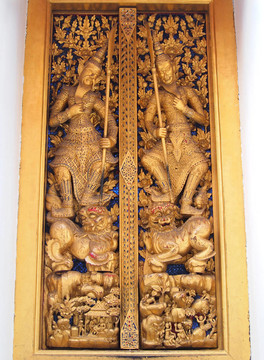 泰國(guó)造型藝術(shù)的門(mén)上寺