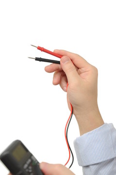 電工持電表
