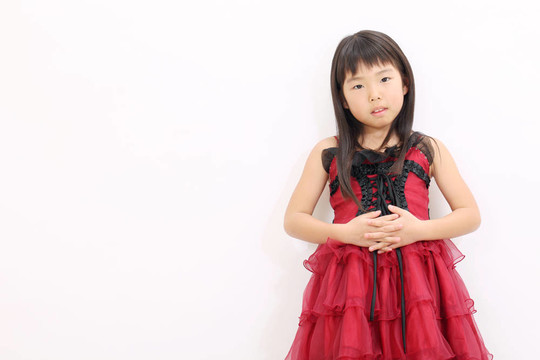 小亞洲女孩穿連衣裙