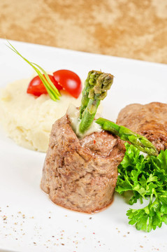 烤的肉卷